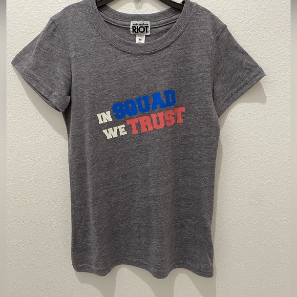 sub_urban RIOT Girls Heather Gray “In Squad We Trust” Graphic T-Shirt - M - Picture 2 of 7
